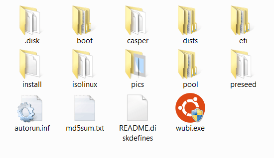 снимок экрана Windows Explorer с содержимым установочного компакт-диска Ubuntu 12.04